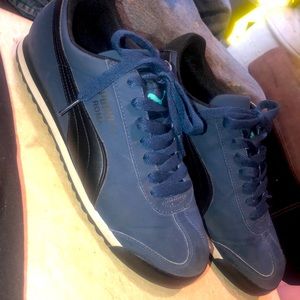 Puma tennis shoes